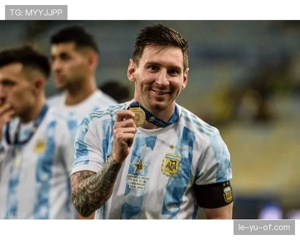 贝肯鲍尔重温经典：战术智慧与情感交织闪耀绿茵场