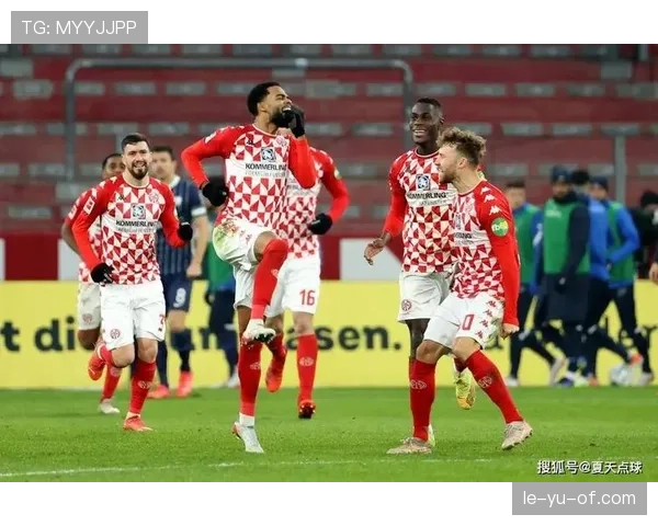 美因茨点球英雄挺身而出，助球队逆转取胜引热议