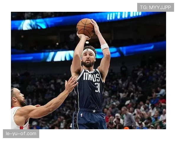 克莱·汤普森三分火力提升拉开防守创造库里突破空间